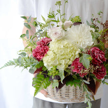 画像をギャラリービューアに読み込む, 白色と赤色の基調のアレンジ M